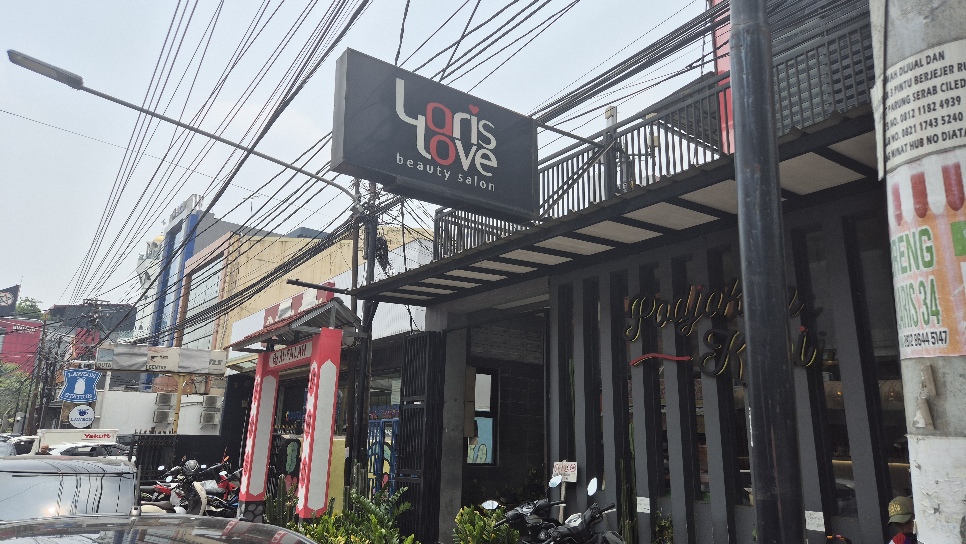 Background image of Loris Love Beauty Salon